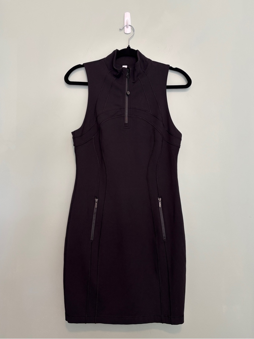 Lululemon Define Sleeveless Dress in Black (Size 8) - Picture 2 of 6